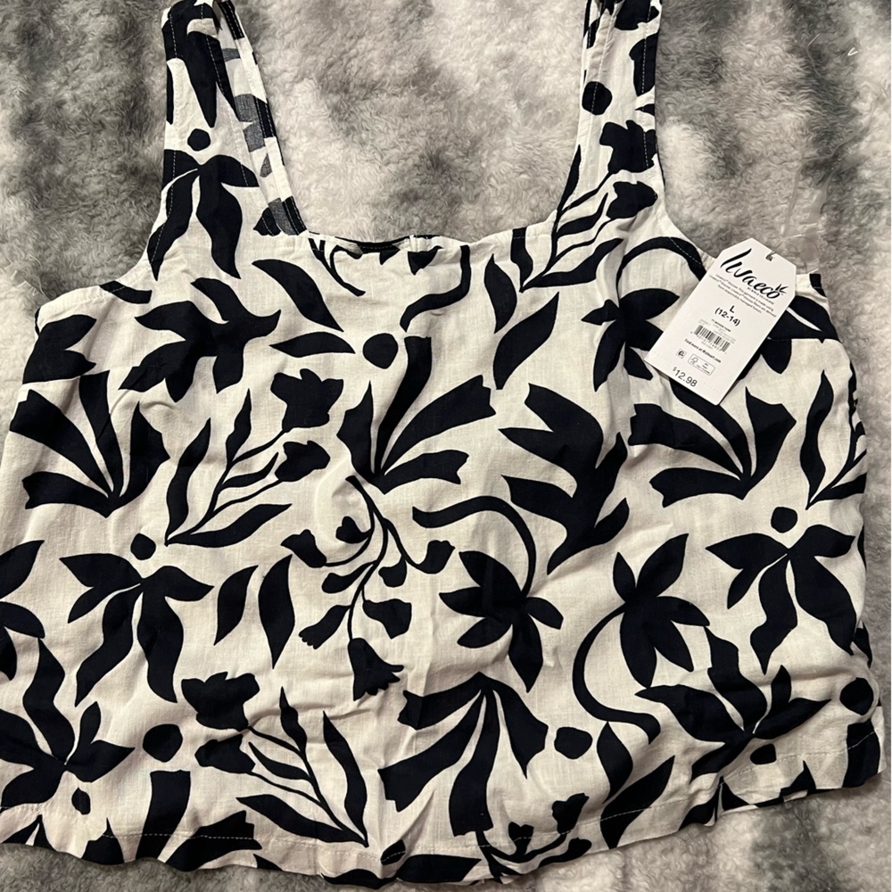 Time and Tru Black and White Floral Tank Top - Picture 2 of 2
